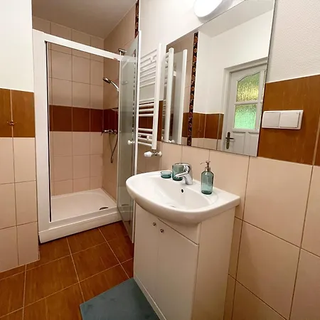 Dompodkasztanem بيت للعطل شكلارسكا بوريبا