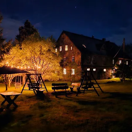 بيت للعطل Dompodkasztanem شكلارسكا بوريبا